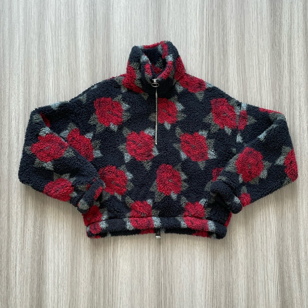 Hollister Cropped Rose Sherpa Pullover Black XS